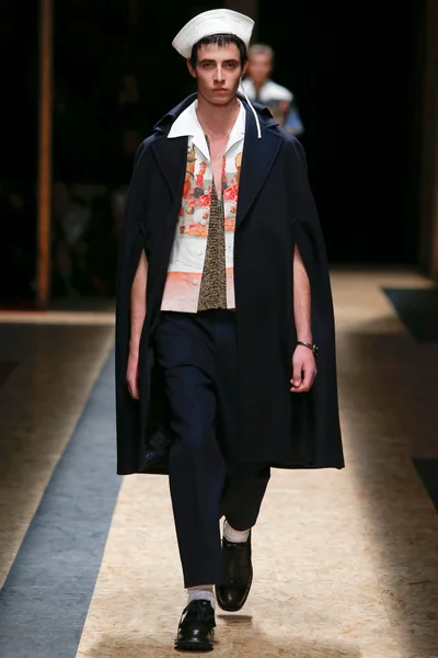 Look 3
